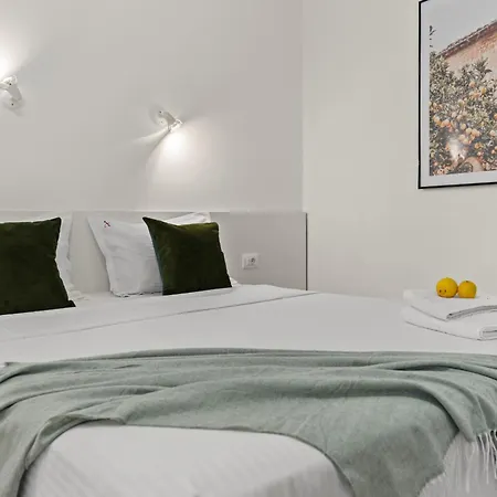 Continetal With Two Bed Lägenhet Bukarest